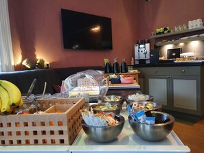 Daily buffet breakfast (EUR 11.5 per person)