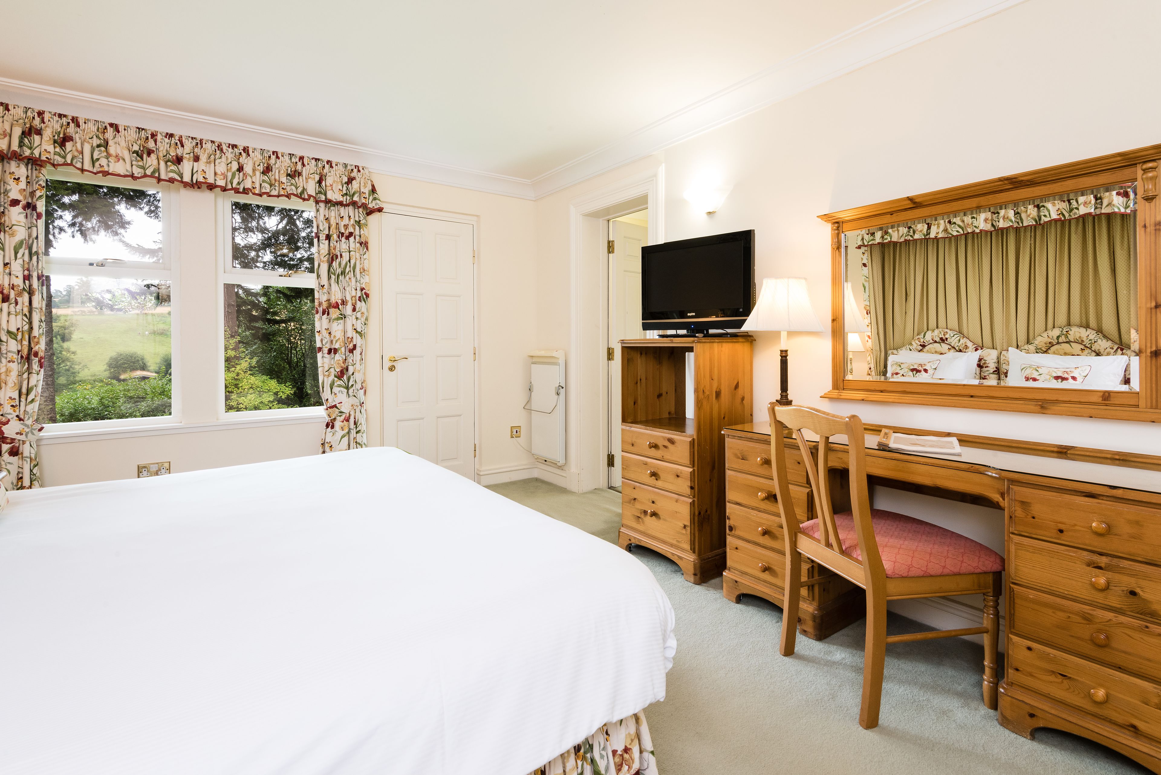 standard double room (riverside building) | premium bedding, individually decorated, individually furnished, desk