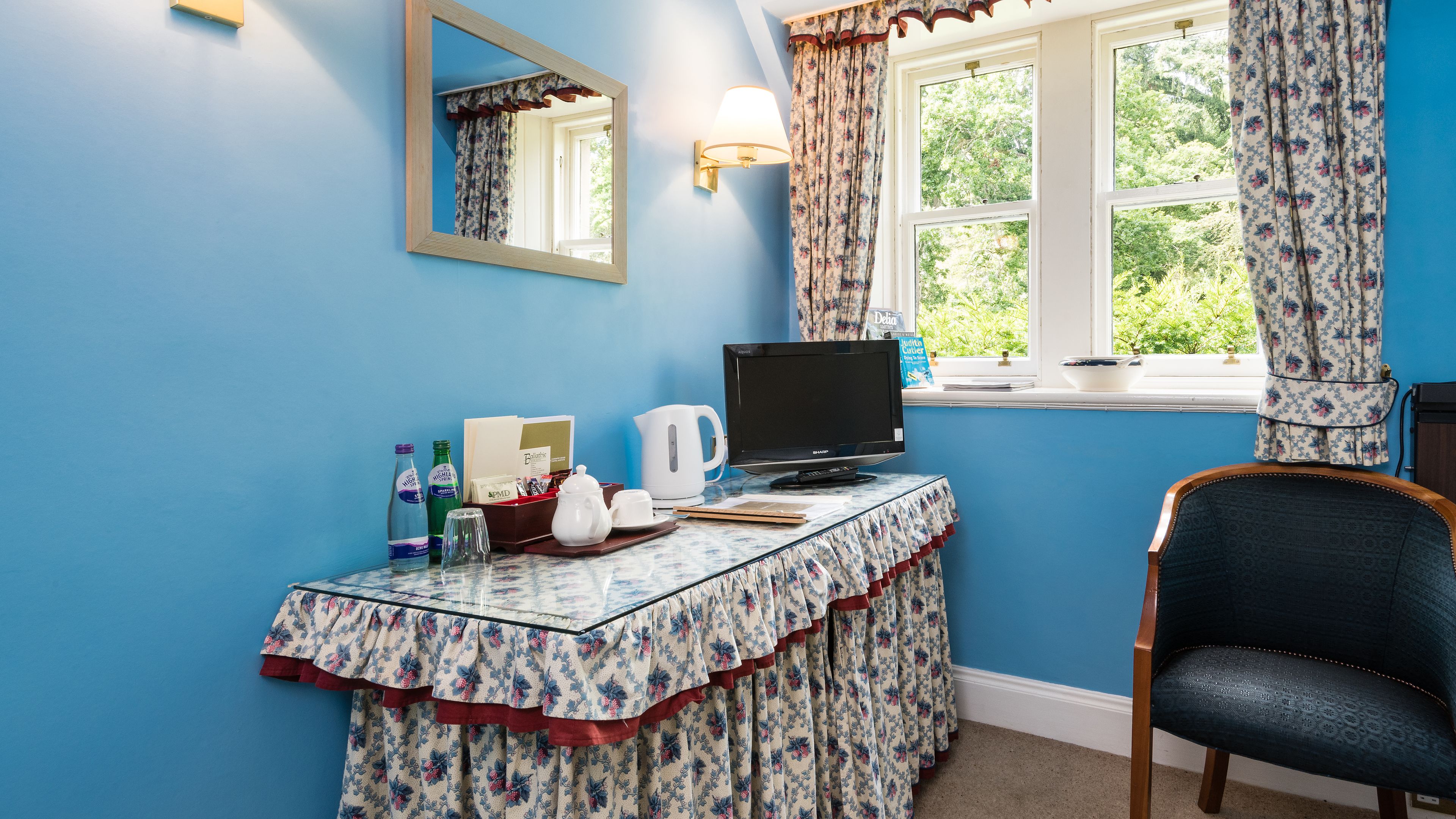 single room | premium bedding, individually decorated, individually furnished, desk