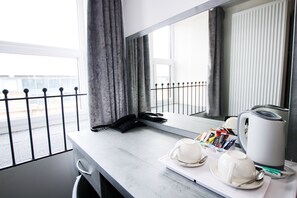 Habitació doble | Decoració individual, mobiliari individual i escriptori 