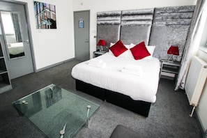Room (King) | Individually decorated, individually furnished, desk, iron/ironing board - Brunswick Merchant City Hotel (Glasgow)