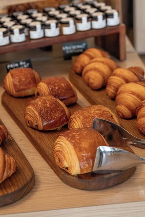 Daily buffet breakfast for a fee