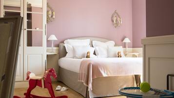 Premium bedding, pillow-top beds, minibar, in-room safe