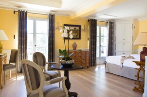 Hochwertige Bettwaren, Pillowtop-Betten, Minibar, Zimmersafe