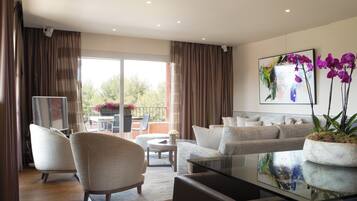 Suite Exception | Premium-sengetøj, senge med topmadrasser, minibar, pengeskab på værelset