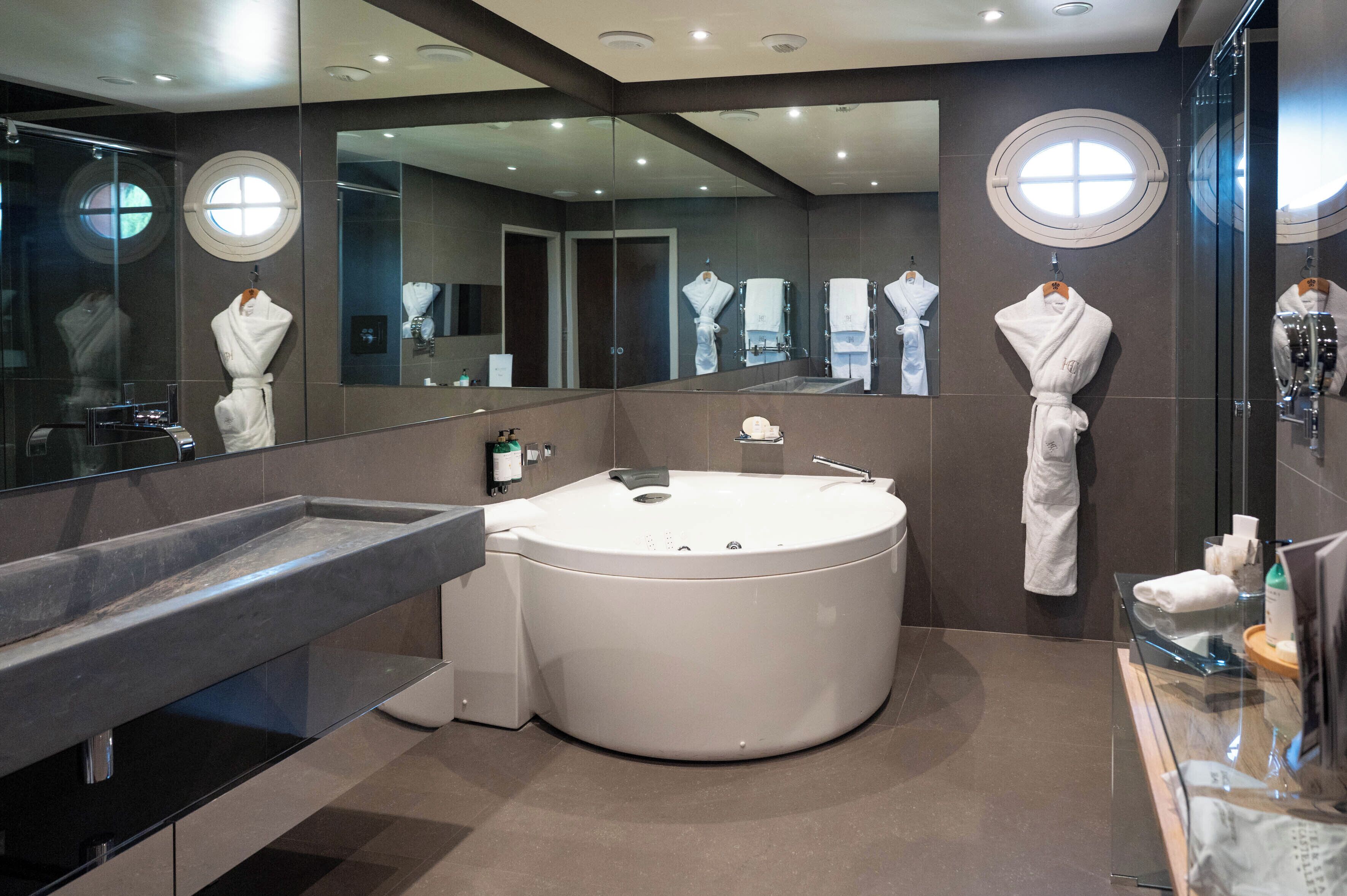 suite exception | bathroom | separate bathtub and shower, free toiletries, hair dryer, bathrobes