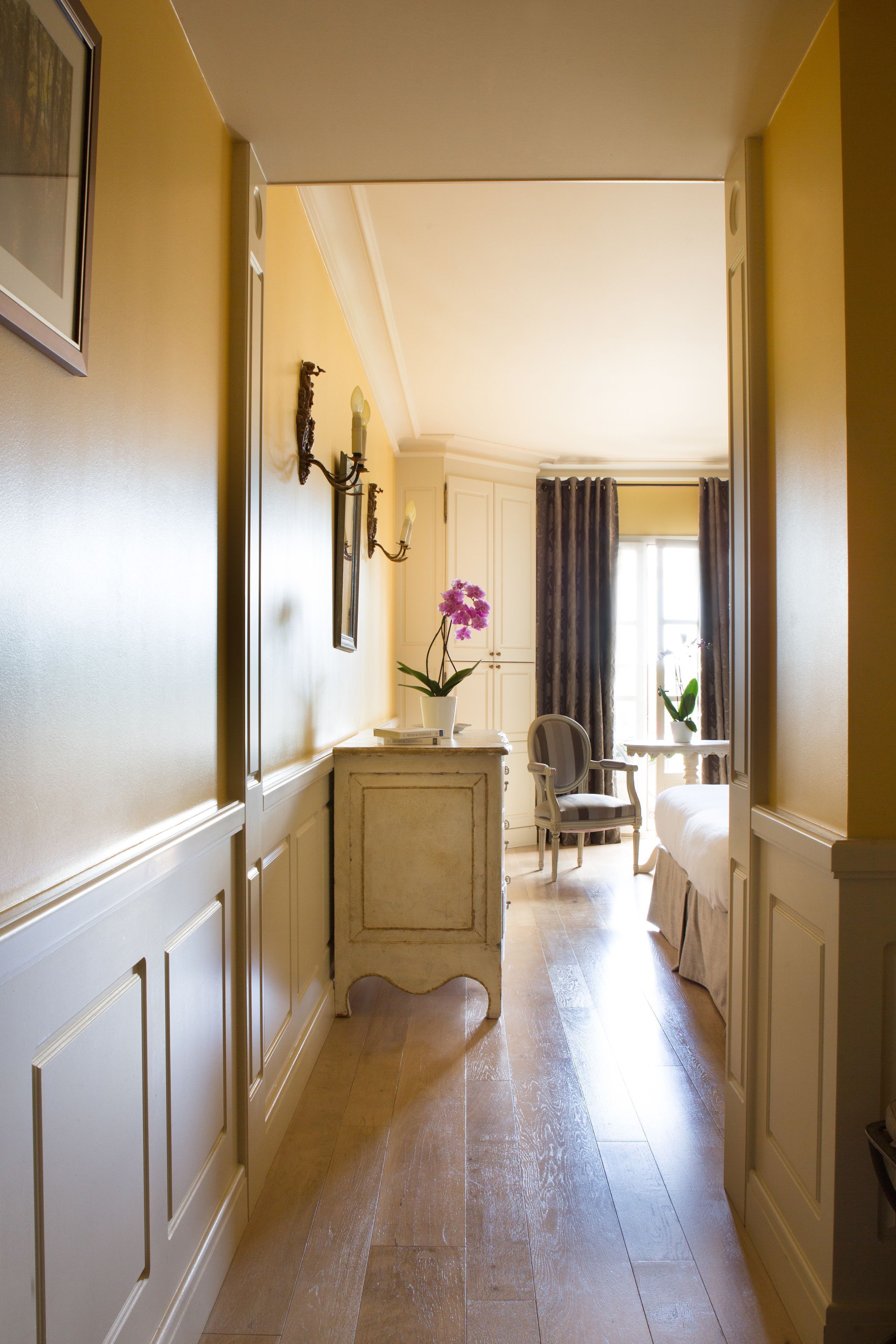 Premium bedding, pillow-top beds, minibar, in-room safe