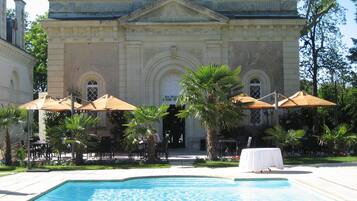 Piscine extérieure (ouverte en saison)