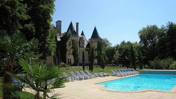 Piscine extérieure (ouverte en saison)