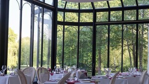 2 restaurants; lunch and dinner served - Château des Sept Tours (Courcelles-de-Touraine)