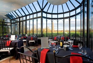 2 restaurants; lunch and dinner served - Château des Sept Tours (Courcelles-de-Touraine)