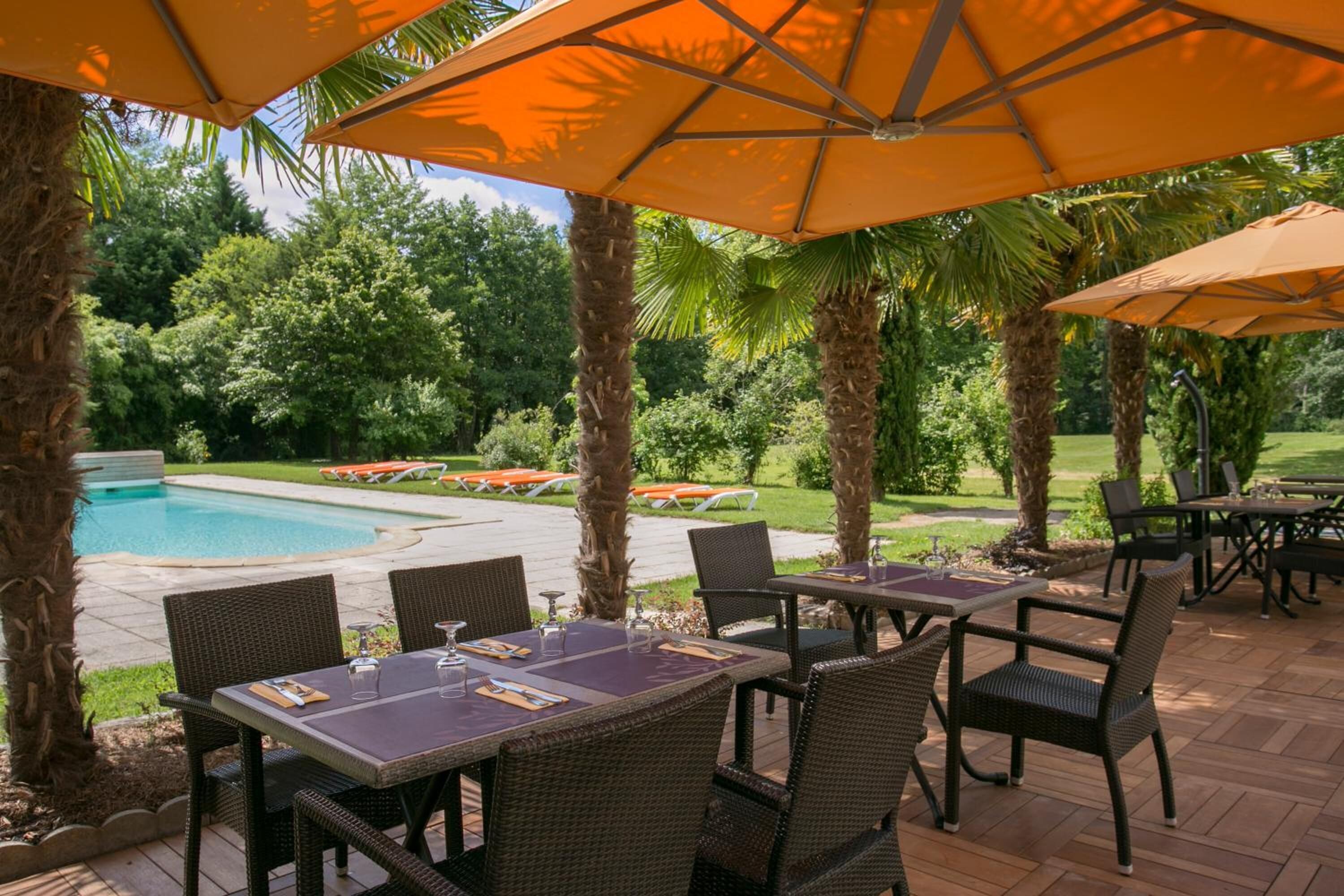 2 restaurants, lunch, dinner served; french cuisine