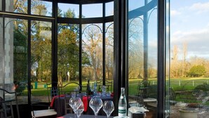 2 restaurants; lunch and dinner served - Château des Sept Tours (Courcelles-de-Touraine)