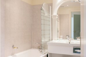Combined shower/tub, deep soaking tub, free toiletries, hair dryer