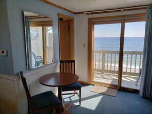 Nautical 1 King | Iron/ironing board, free WiFi, bed sheets