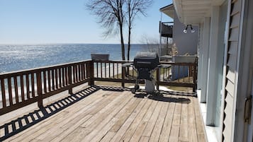 Deluxe Lake Side Condo, Private Patio