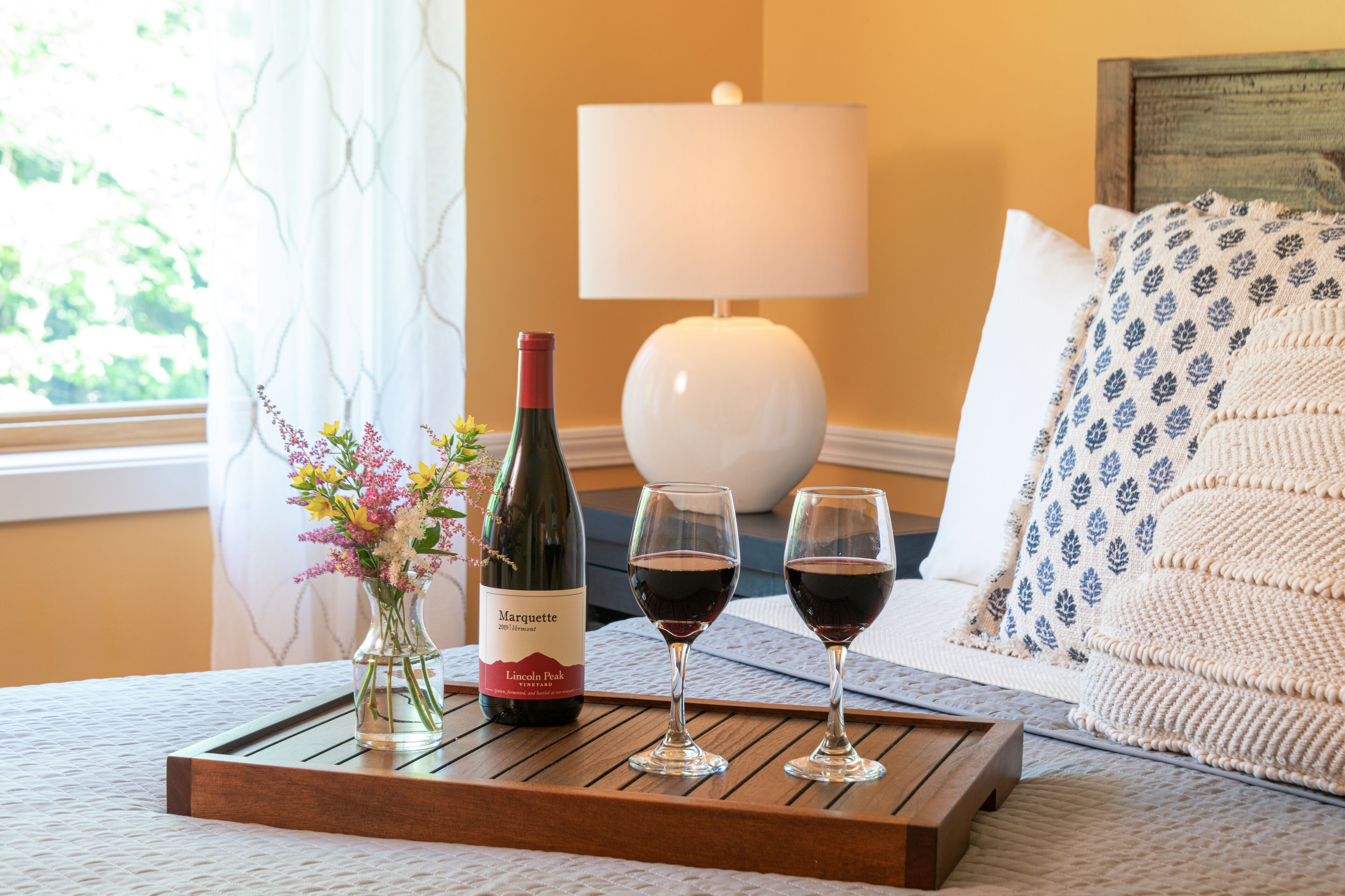 1 bedroom, individually decorated, individually furnished