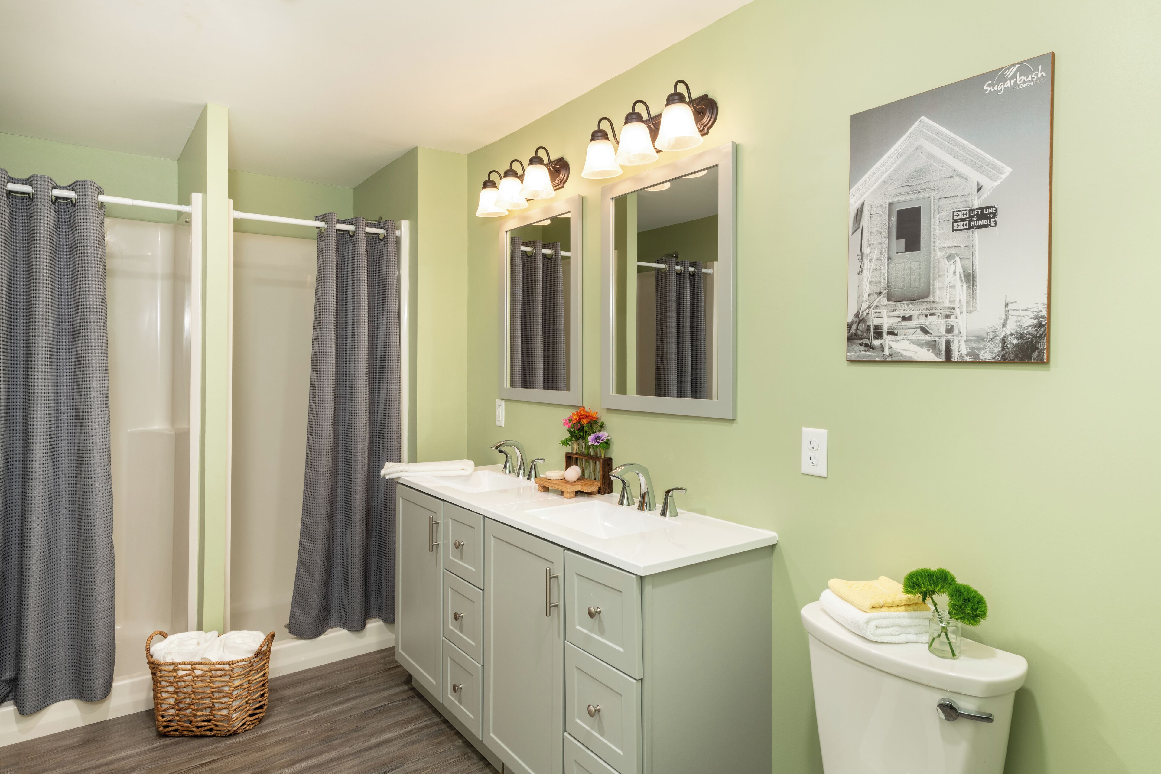 family studio | bathroom | free toiletries, hair dryer, towels