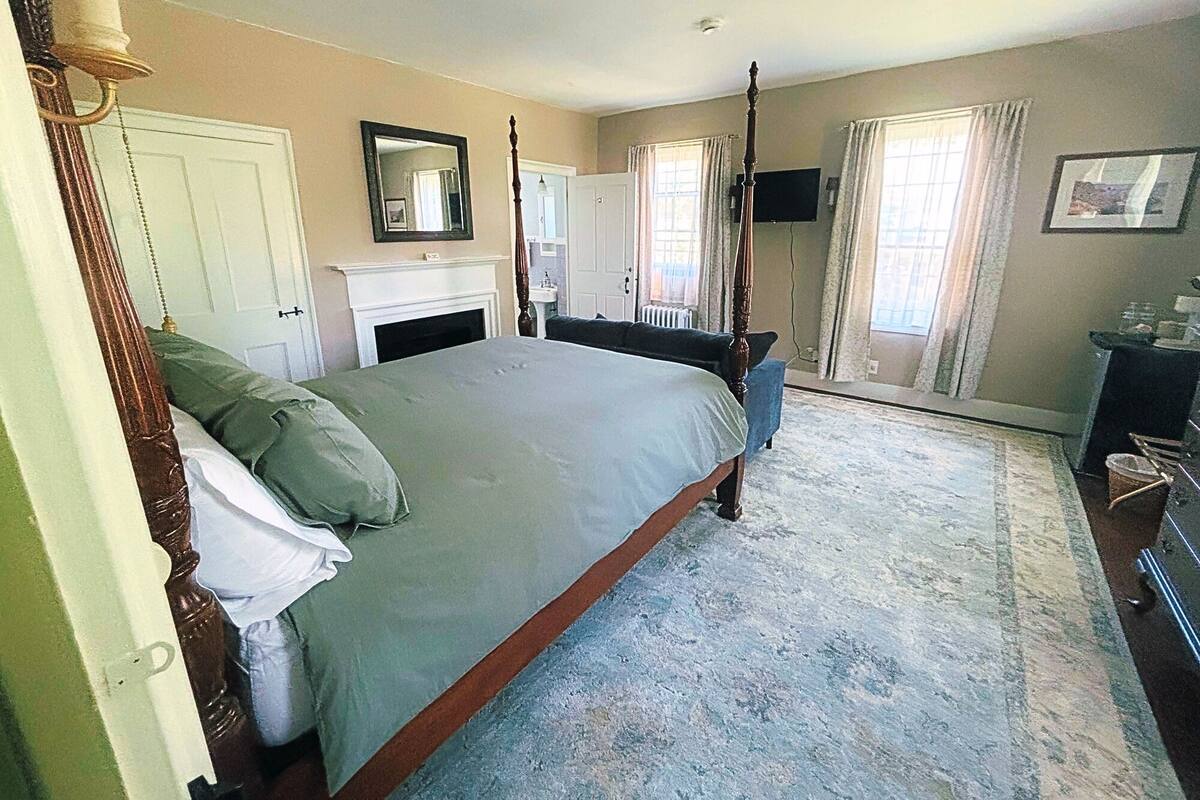 Premium bedding, WiFi (free), individually decorated