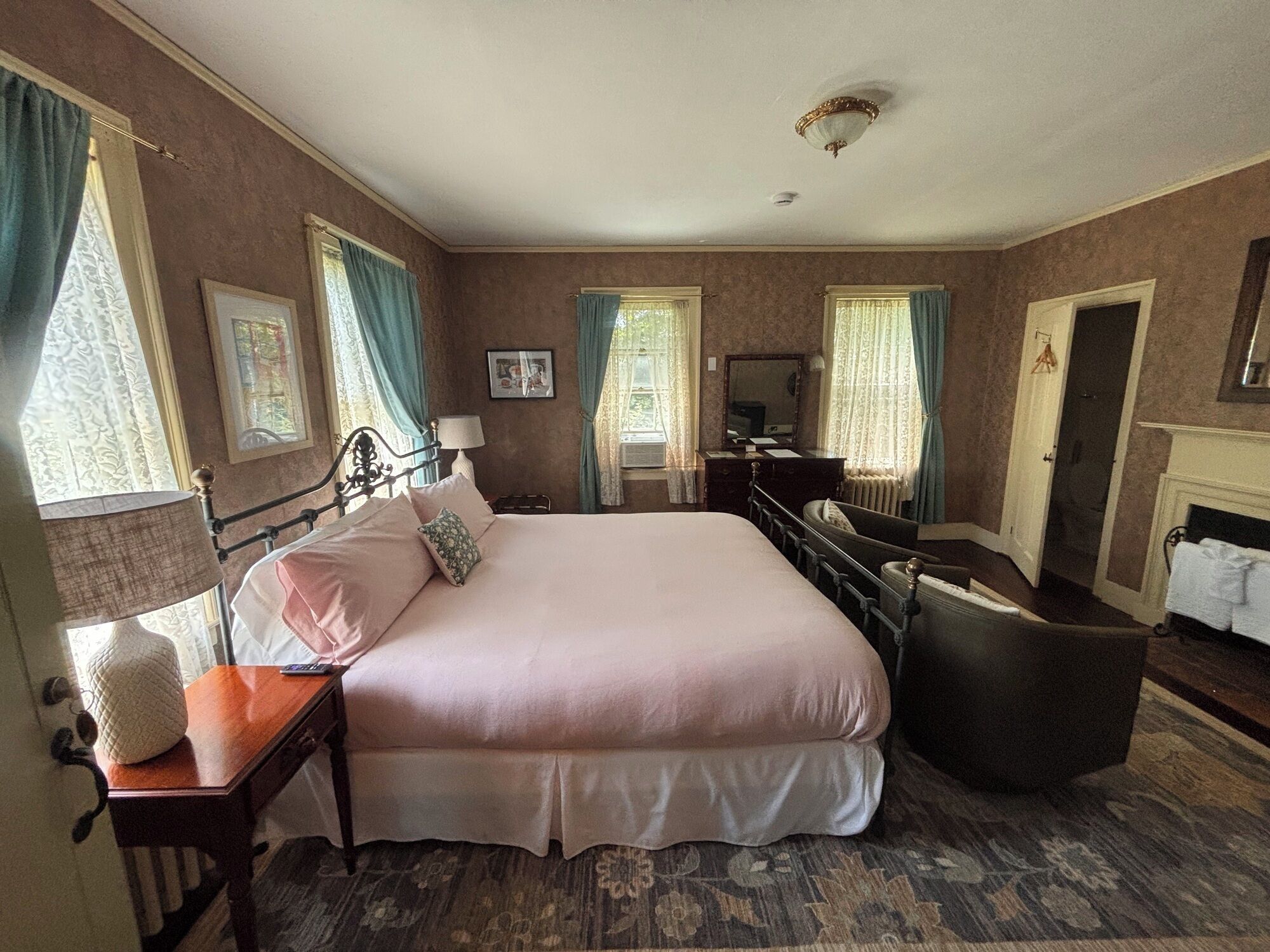 Habitación Deluxe, 1 cama de matrimonio grande | Ropa de cama de alta calidad, wifi gratis, decoración individual