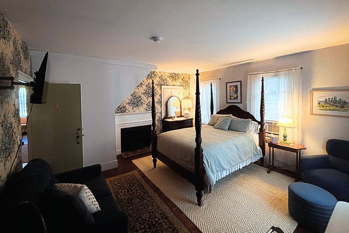 Premium bedding, WiFi (free), individually decorated