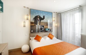 Luxe beddengoed, een minibar, een kluis op de kamer