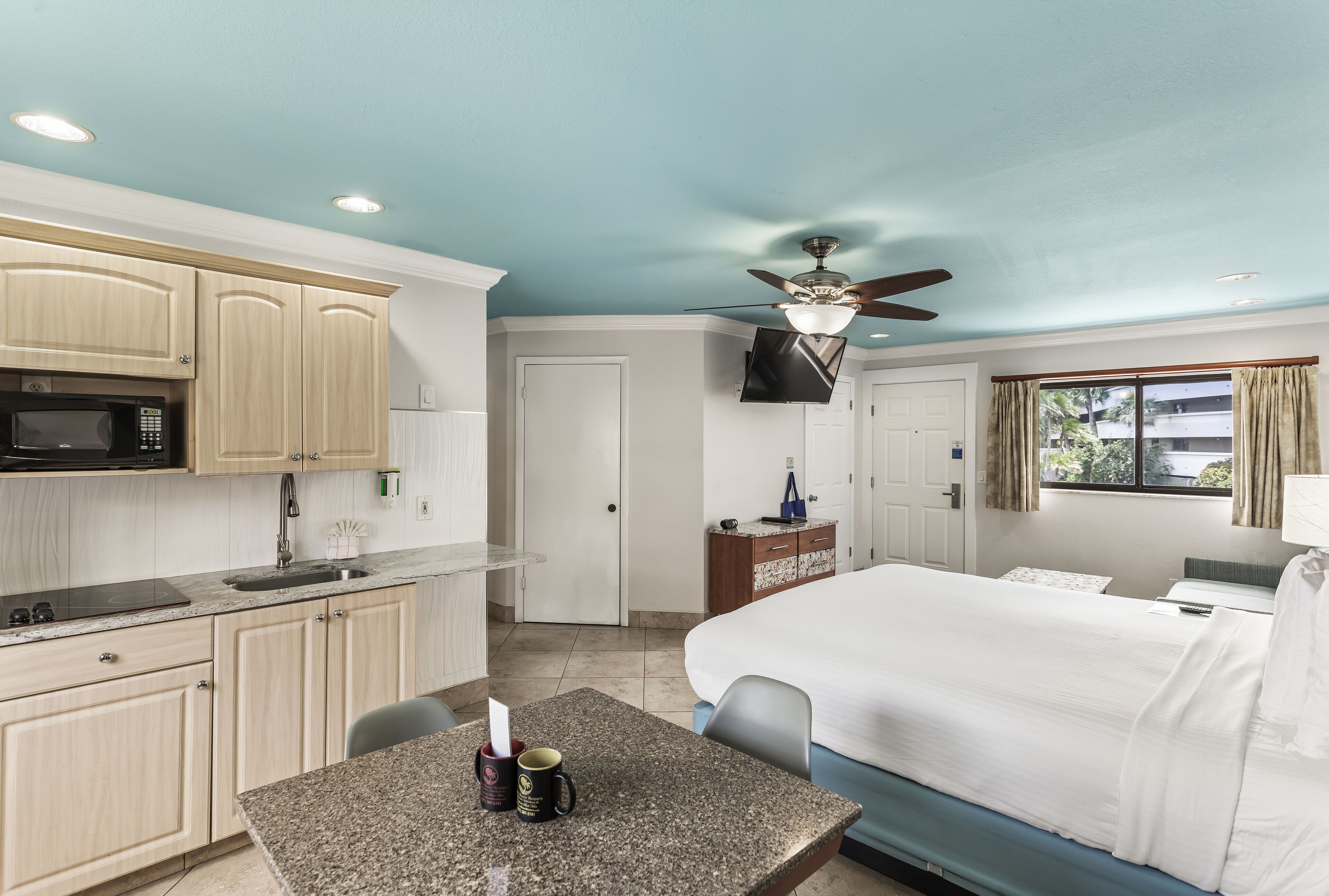 deluxe suite, 1 king bed with sofa bed (efficiency) | in-room safe, blackout curtains, iron/ironing board