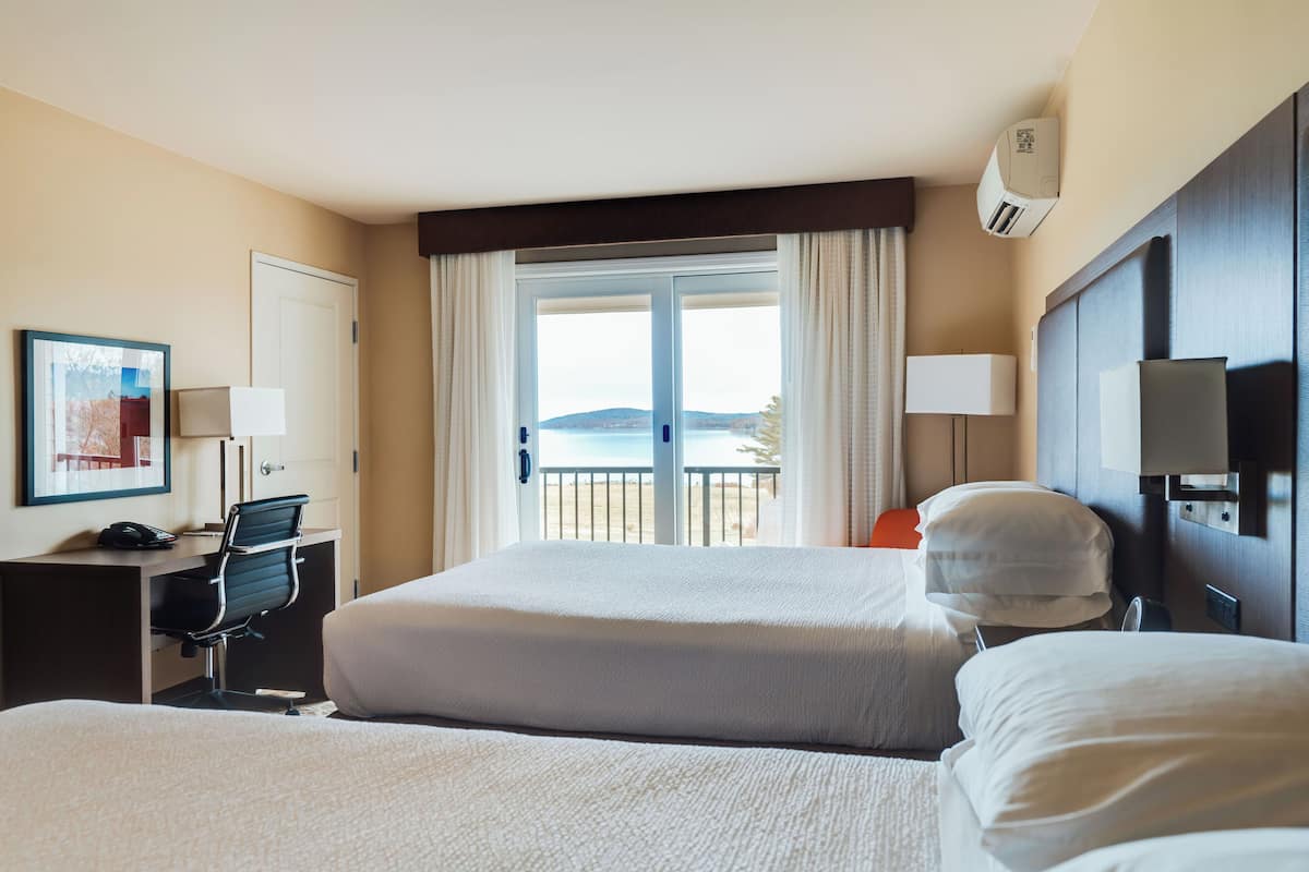 1 bedroom, desk, laptop workspace, blackout drapes