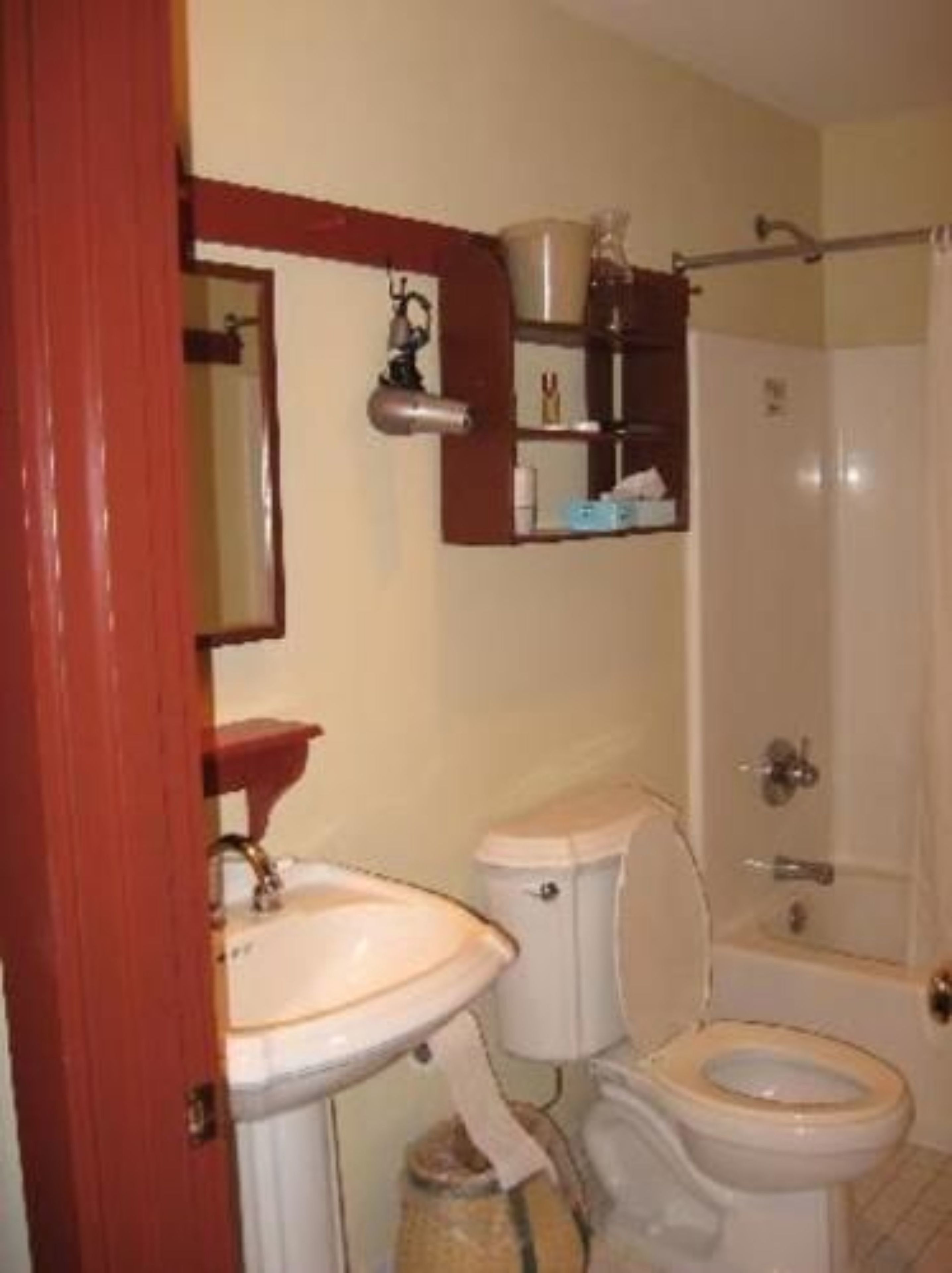 Artists Colony Inn & Restaurant