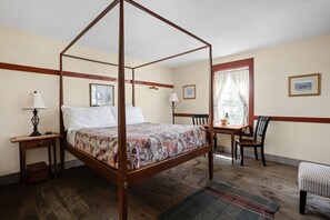 Deluxe Room, 1 Queen Bed, Balcony