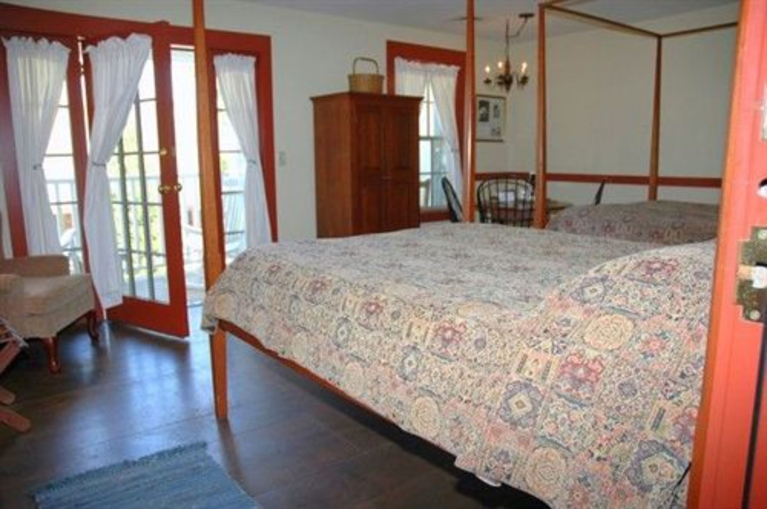 Artists Colony Inn & Restaurant