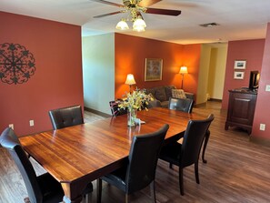 Premium Suite, 1 Queen Bed | Dining room