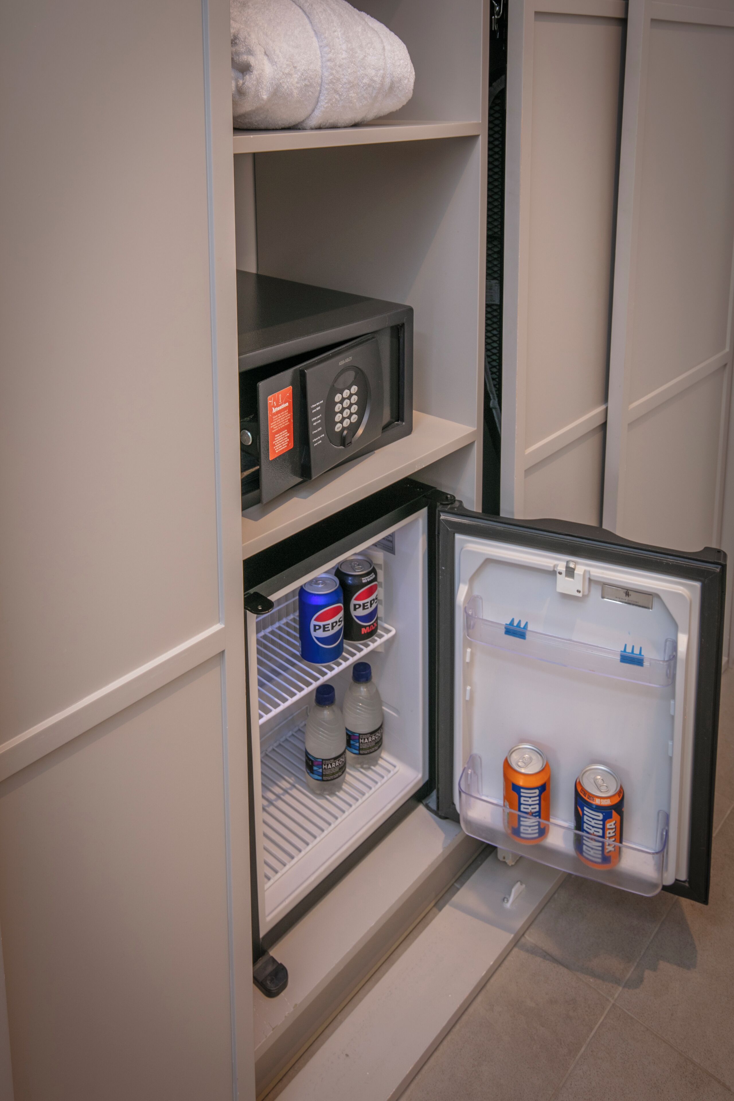 1 bedroom, in-room safe, desk, soundproofing