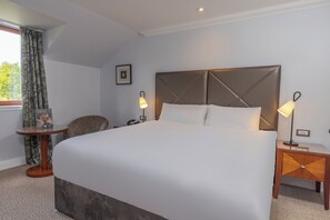 Caja de seguridad en la habitación y escritorio 