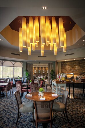 Breakfast, lunch and dinner served - Glasgow Westerwood Spa & Golf Resort (Glasgow)
