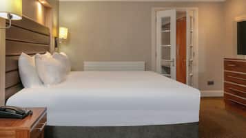Deluxe King Room | In-room safe, desk, soundproofing, free WiFi