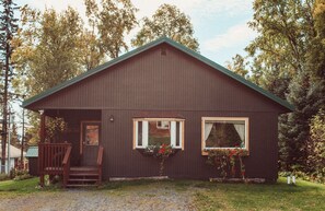 Family Cabin | Front of property - Pioneer Inn Downtown (Homer)