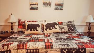 Standard Room, 1 King Bed | 1 bedroom, individually decorated, individually furnished, free WiFi