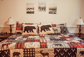 Standard Room, 1 King Bed | Individually decorated, individually furnished, free WiFi, bed sheets