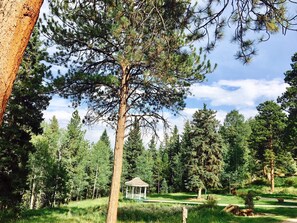 Suite (The Cornerstone) | Hochwertige Bettwaren, Daunenbettdecken, individuell dekoriert