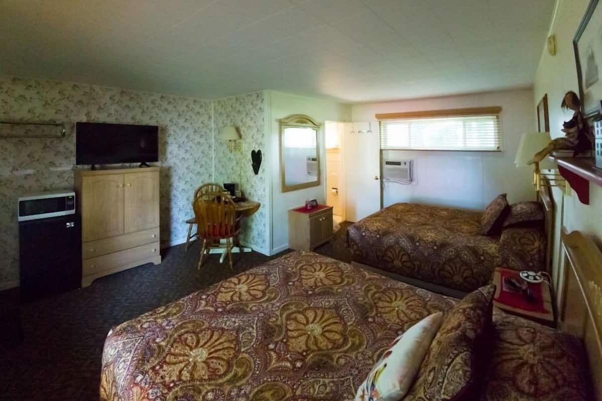 Standard Quadruple Room, Ensuite (Hillside Room 04) | 1 bedroom