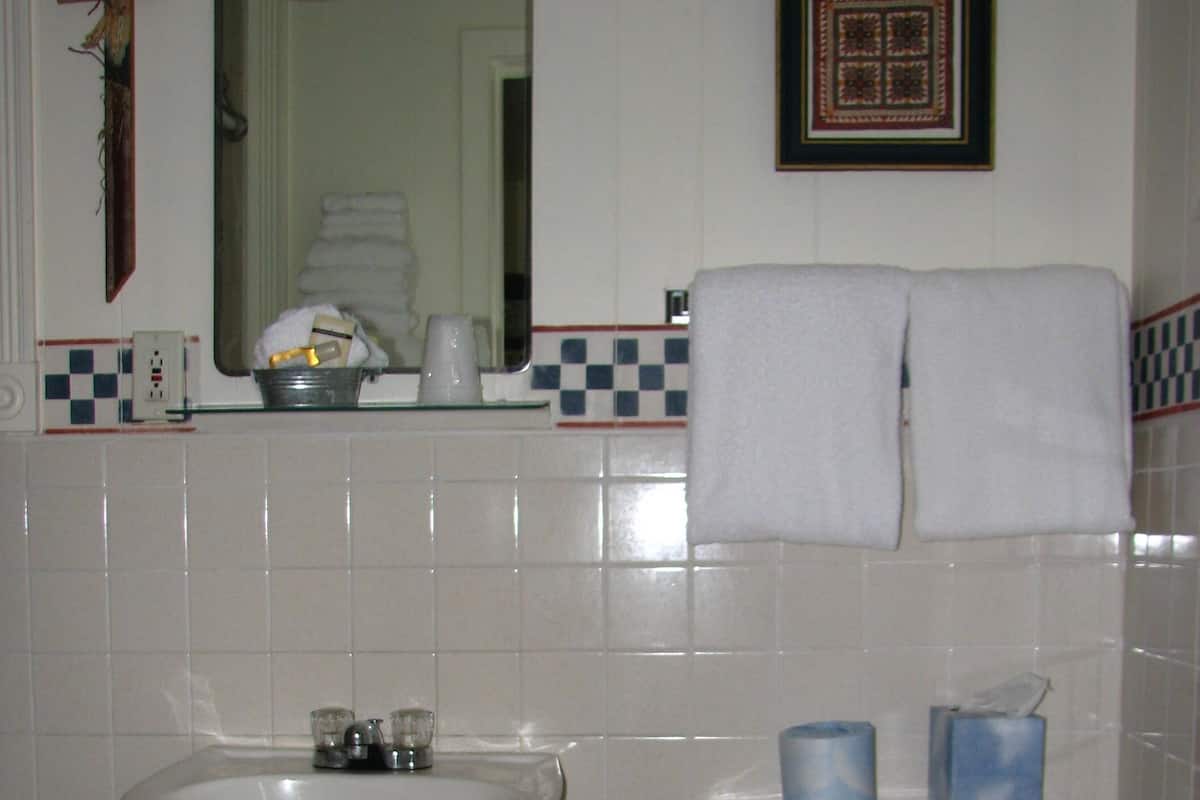 Superior Quadruple Room, Ensuite (Hillside Room 06) | Bathroom