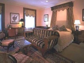 Ralph Waldo Emerson | Living area