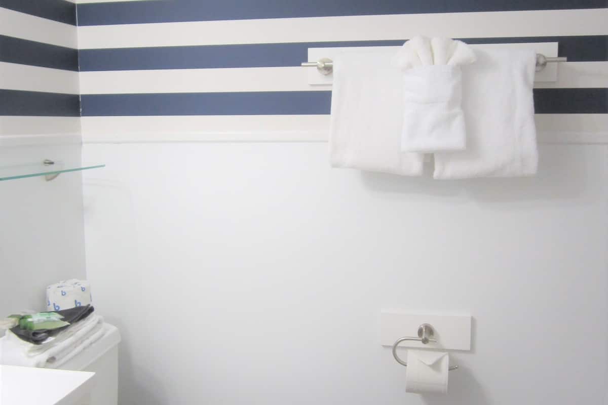 premier suite, 2 bedrooms | bathroom | free toiletries, hair dryer, towels, shampoo