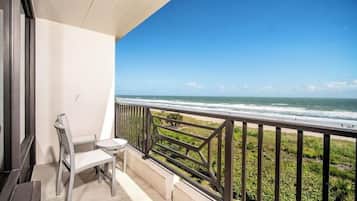 Room, 1 King Bed, Non Smoking, Oceanfront (Balcony) | Premium bedding, desk, laptop workspace, iron/ironing board