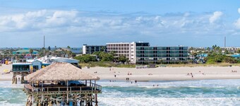 La Quinta Inn & Suites by Wyndham Cocoa Beach Oceanfront