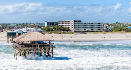 La Quinta Inn & Suites by Wyndham Cocoa Beach Oceanfront