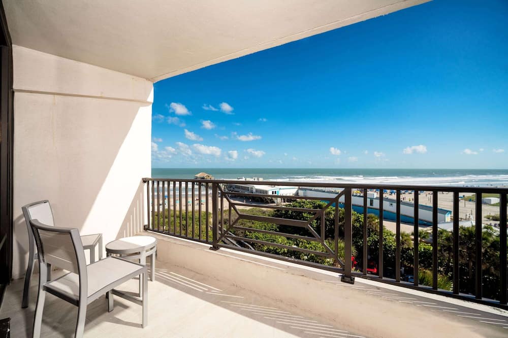 La Quinta Inn & Suites by Wyndham Cocoa Beach Oceanfront
