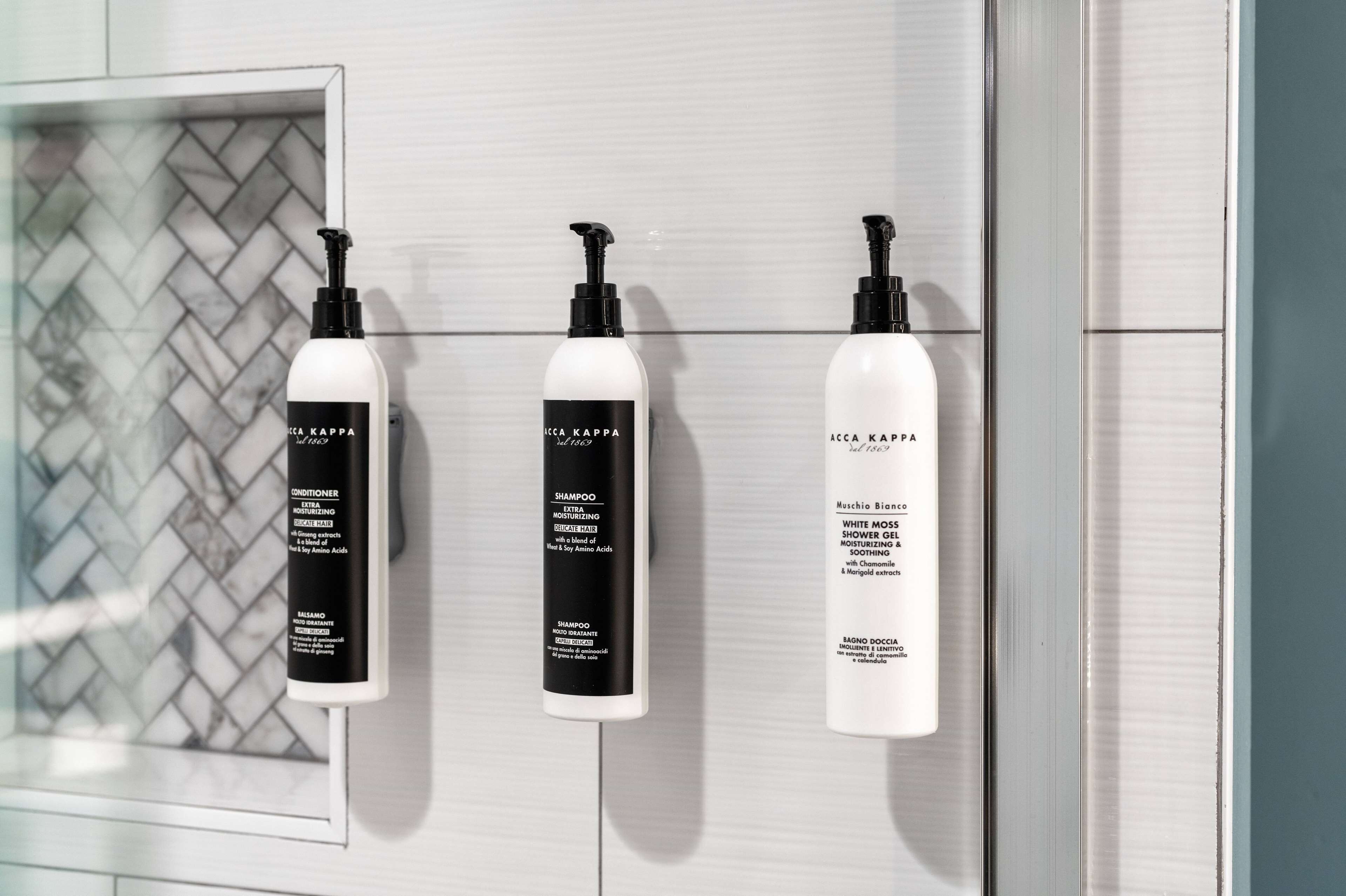 combined shower/bathtub, free toiletries, hair dryer, towels