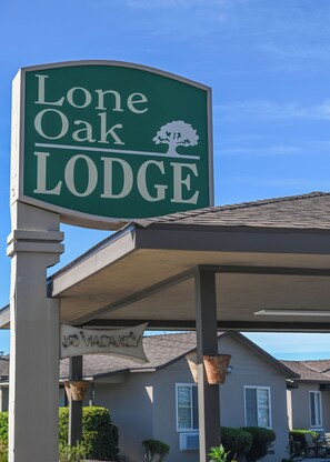 Exterior - Lone Oak Lodge (Monterey)